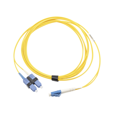 Jumper de Fibra Óptica Monomodo (OS2), XGLO, LC/UPC-SC/UPC Duplex, OFNR, Color Amarillo, 7 Metros (22.97 Pies)