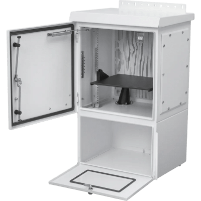 Gabinete Para Exterior OSP ComLine de 18 UR con espacio para Baterías, 600 mm de Ancho, 500 mm de Profundidad De Aluminio, Color Gris Claro Con Protección NEMA 4/12/4X/3/3R; IP66