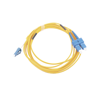 [LP-FO-D-LCU-SCU-03] Jumper de Fibra Óptica Monomodo 9/125 LC/UPC-SC/UPC, PVC, 2.0 mm, Dúplex, Amarillo, 3 Metros (9.84 Pies)